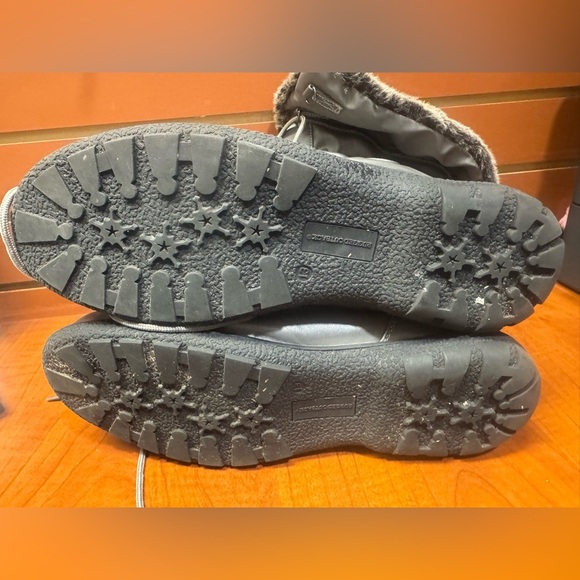 Women's Silver Winter Boots with Faux Fur Lining - Picture 15 of 15